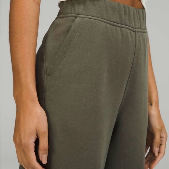 Lululemon Relaxed High-Rise Jogger in
Carob Brown - Picture 5 of 10